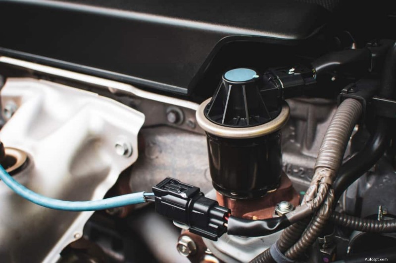 Spia del motore di controllo Jeep:cosa significa, cause comuni e soluzioni rapide 