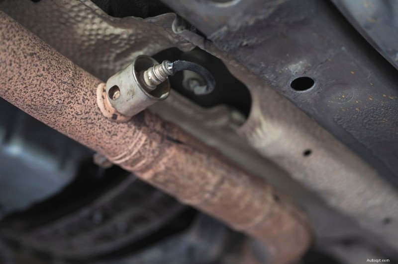 Spia del motore di controllo Jeep:cosa significa, cause comuni e soluzioni rapide 