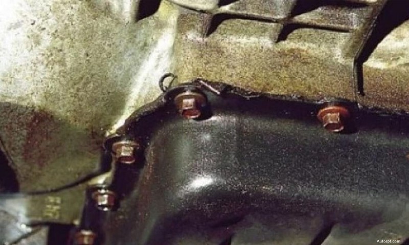 Perché la tua auto sussulta mentre rallenta? Cause, diagnosi e soluzioni 