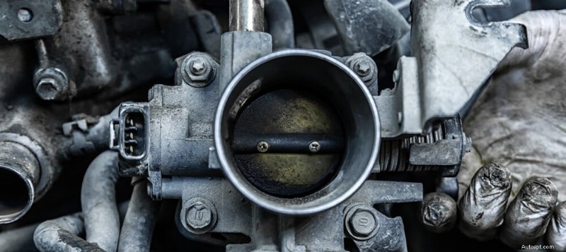 Perché la tua auto sussulta mentre rallenta? Cause, diagnosi e soluzioni 