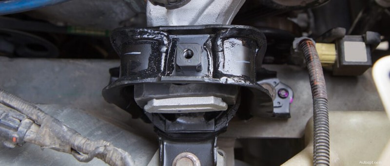 Perché la tua auto sussulta mentre rallenta? Cause, diagnosi e soluzioni 