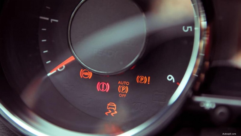 Perché la tua auto sussulta mentre rallenta? Cause, diagnosi e soluzioni 