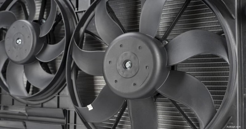 5 segnali chiave che la ventola del condensatore AC della tua auto non funziona e costi di sostituzione 