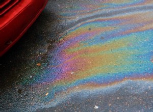 Perché la tua auto puzza di gas? Cause e soluzioni rapide 