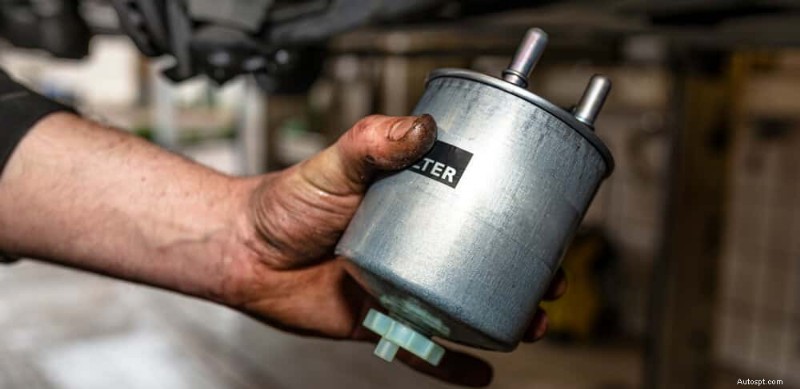 Perché la tua auto puzza di gas? Cause e soluzioni rapide 