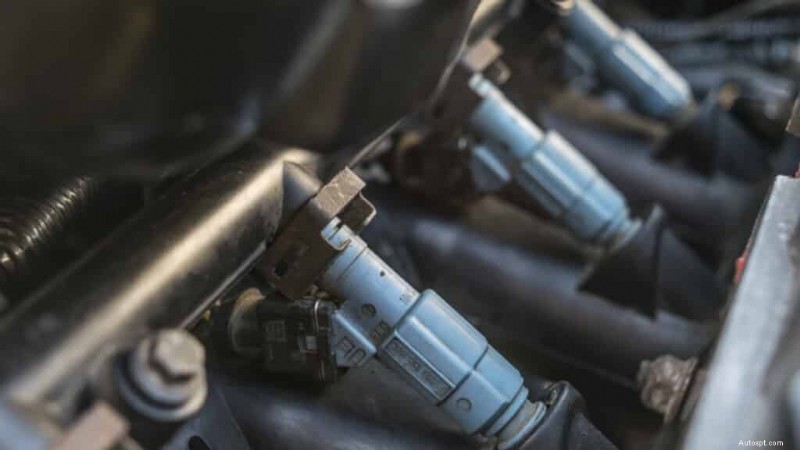 Perché la tua auto puzza di gas? Cause e soluzioni rapide 