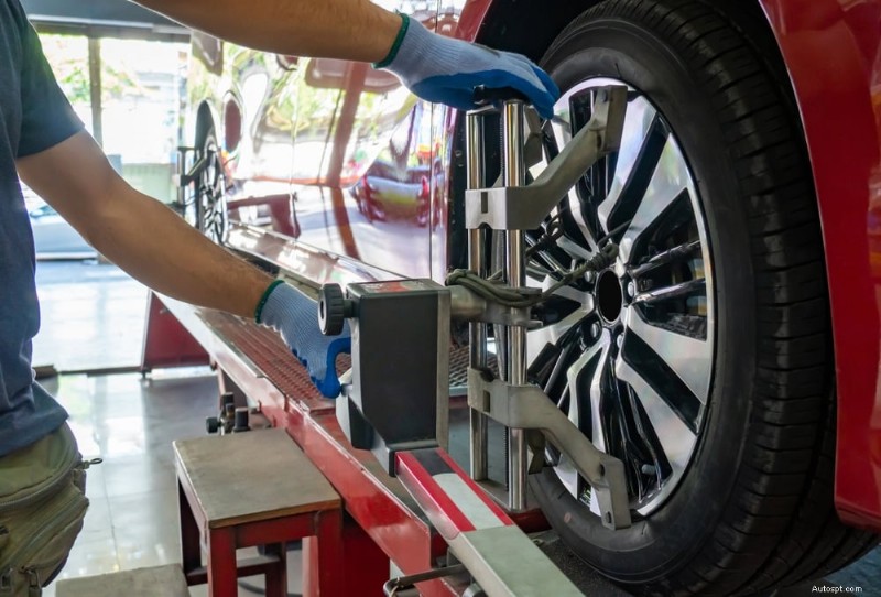 Quali sono le cause della vibrazione del volante in frenata e come risolverla 