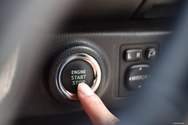 Cavi della batteria allentati:6 segnali di avvertimento e soluzioni rapide 