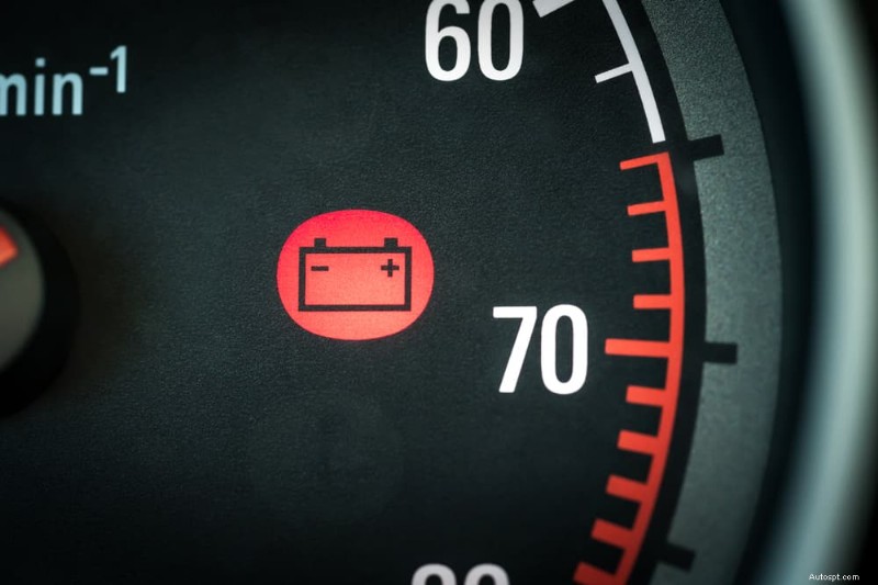 Cavi della batteria allentati:6 segnali di avvertimento e soluzioni rapide 