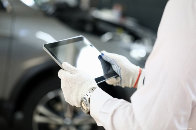 La spia del controllo della trazione rimane accesa? Comprendere cause e soluzioni 
