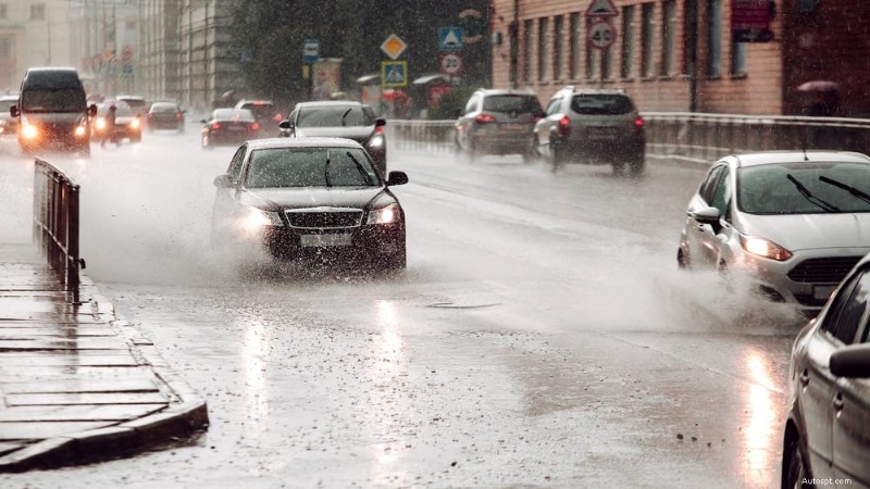 Perché e come ispezionare i fori di scarico della portiera dell auto per una manutenzione ottimale del veicolo 