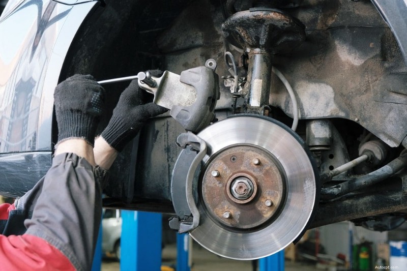 Cosa copre un servizio auto completo:elenco di controllo completo e guida ai costi 