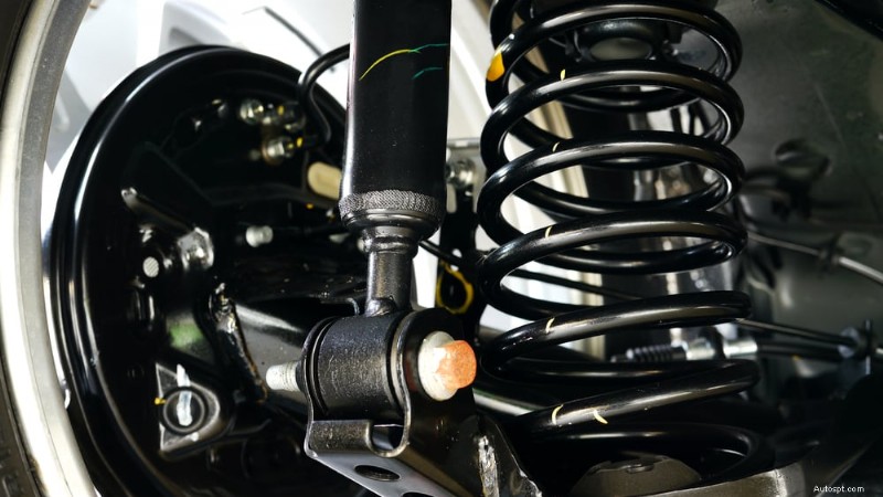 Cosa copre un servizio auto completo:elenco di controllo completo e guida ai costi 
