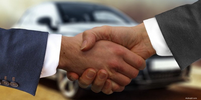 Prospettive di acquisto di auto per il 2023:gli esperti esortano gli acquirenti ad adeguare le aspettative 