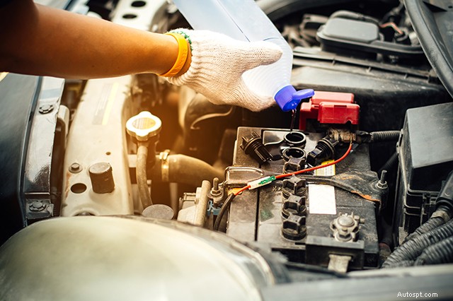 Sostituzione batteria auto:quando sostituirla e come evitare guasti 