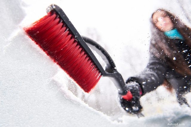 Guida passo passo per liberare in sicurezza la tua auto dalla neve 