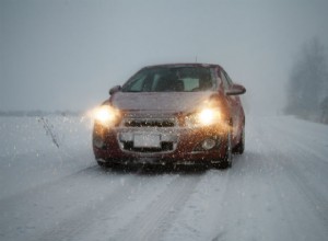 Pneumatici invernali essenziali e suggerimenti per la preparazione invernale dell auto per una guida sicura e affidabile 
