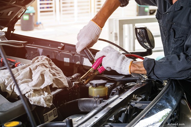 5 cause principali che attivano la spia del motore di controllo della tua auto 