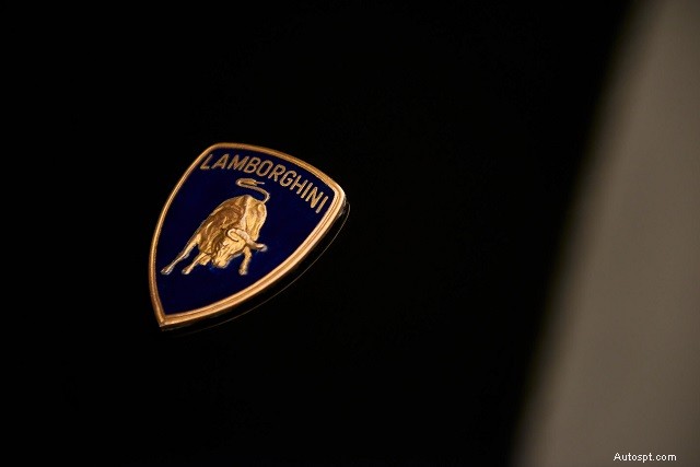 Svelare le storie dietro i loghi e i marchi delle auto iconiche 
