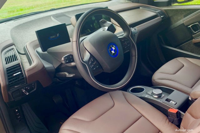 Recensione della BMW i3:prestazioni elettrizzanti e lusso sulla strada 