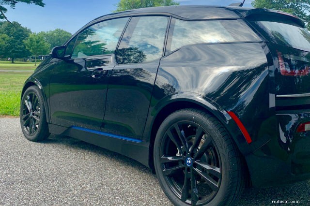Recensione della BMW i3:prestazioni elettrizzanti e lusso sulla strada 