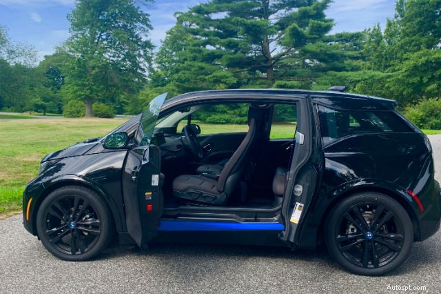 Recensione della BMW i3:prestazioni elettrizzanti e lusso sulla strada 