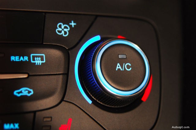Come funziona l aria condizionata della tua auto:una guida affidabile per il fresco comfort 