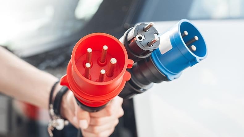 Guida definitiva a caricabatterie, connettori e velocità di ricarica per veicoli elettrici 