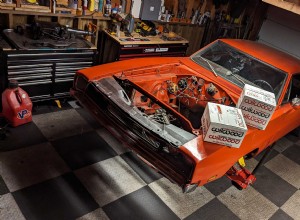 Aggiornamento di una Dodge Charger del  69:dallo scambio di sospensioni imbullonate a un importante progetto di fabbricazione 