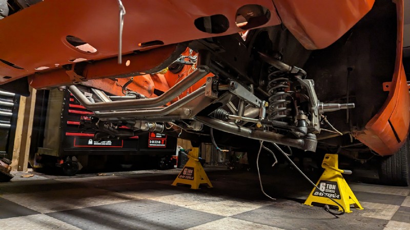 Aggiornamento di una Dodge Charger del  69:dallo scambio di sospensioni imbullonate a un importante progetto di fabbricazione 