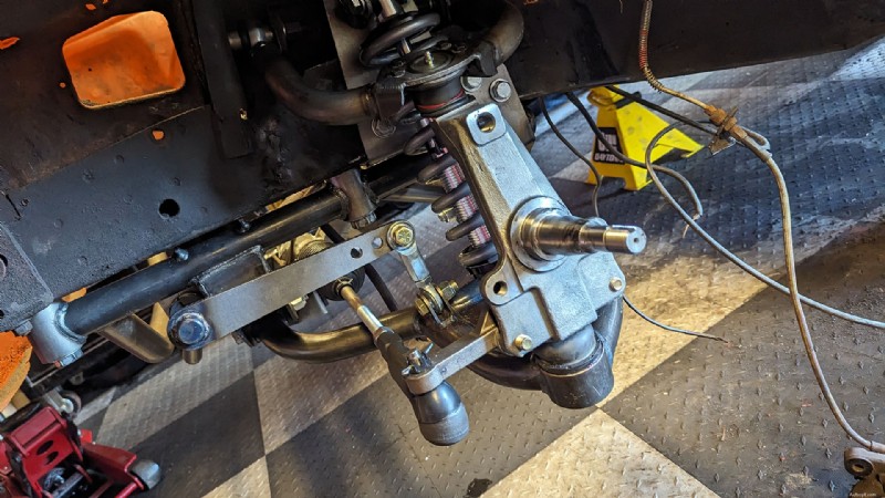 Aggiornamento di una Dodge Charger del  69:dallo scambio di sospensioni imbullonate a un importante progetto di fabbricazione 
