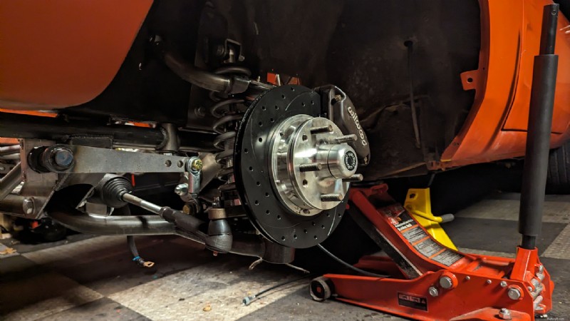 Aggiornamento di una Dodge Charger del  69:dallo scambio di sospensioni imbullonate a un importante progetto di fabbricazione 
