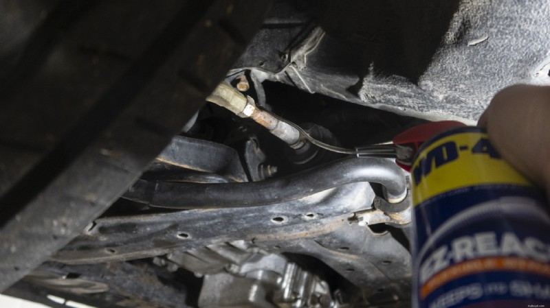 Allineamento di precisione:il passaggio cruciale finale in un installazione di coilover 