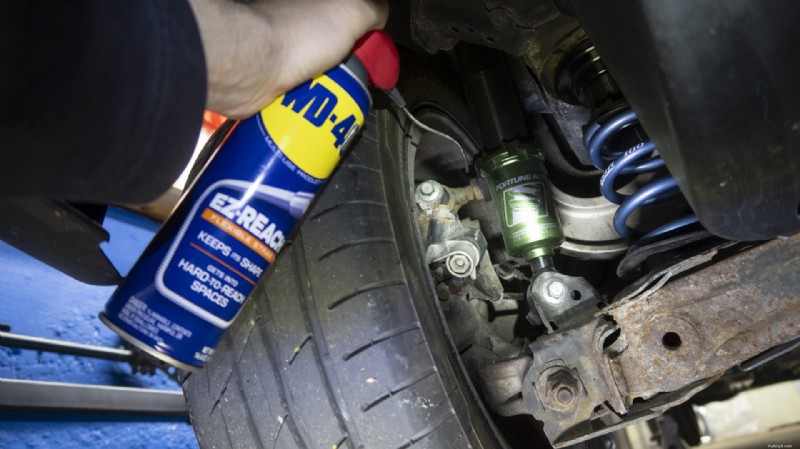 Allineamento di precisione:il passaggio cruciale finale in un installazione di coilover 