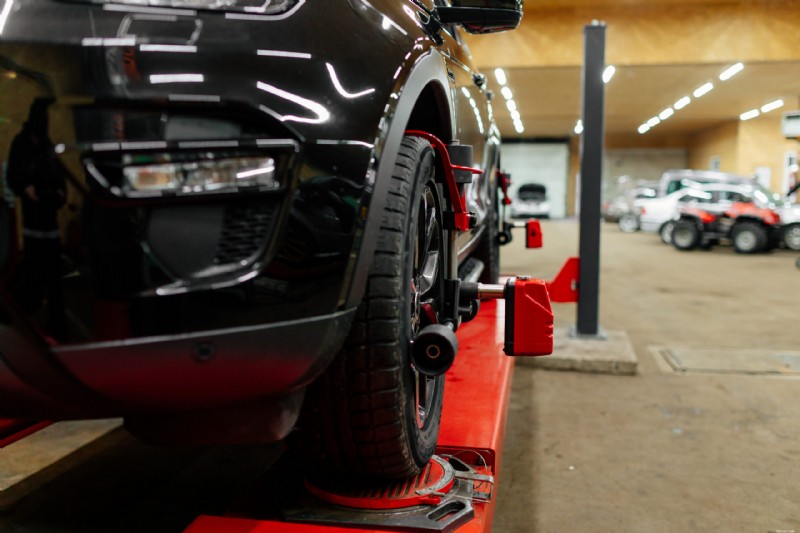 Allineamento di precisione:il passaggio cruciale finale in un installazione di coilover 