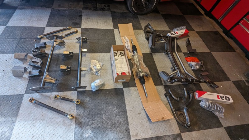 Test dei kit Heidts 4-Link Rear e IFS su un Dodge Charger 