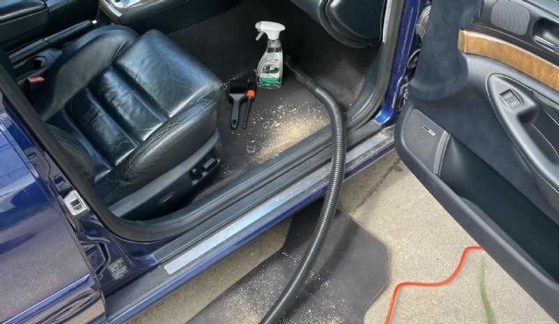 Guida passo passo:come rimuovere la sabbia dall auto in modo efficace 