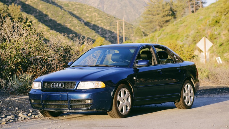 Perché vale la pena investire nella manutenzione professionale della tua Audi S4 