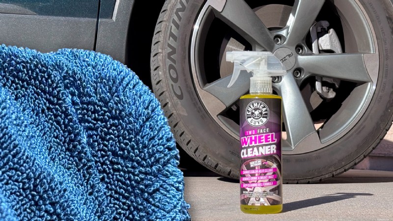 Asciugamano Megalodon di Chemical Guys e detergente per ruote a due facce:recensione e risultati degli esperti 