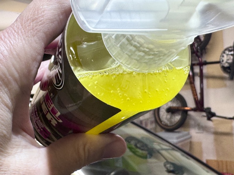 Asciugamano Megalodon di Chemical Guys e detergente per ruote a due facce:recensione e risultati degli esperti 