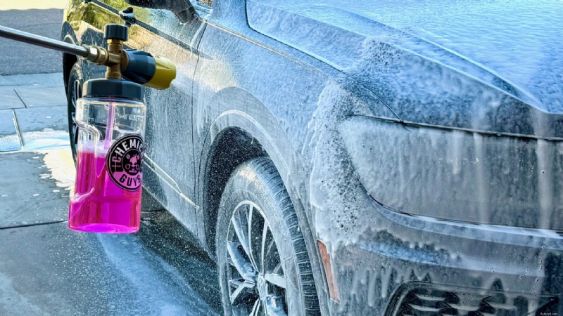 Chemical Guys Big Mouth Foam Cannon e recensione del Mr Pink Foam Party:un esperienza di autolavaggio premium 