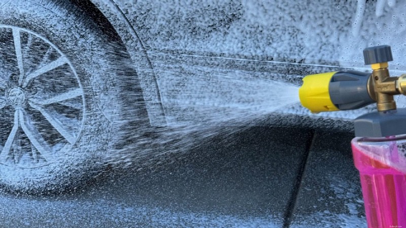 Chemical Guys Big Mouth Foam Cannon e recensione del Mr Pink Foam Party:un esperienza di autolavaggio premium 