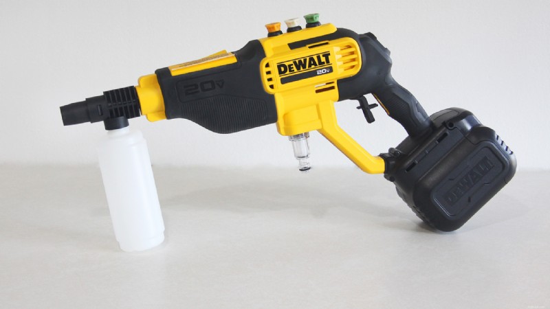 Recensione del pulitore elettrico a batteria DeWalt 20V MAX:550 PSI per una pulizia impeccabile 