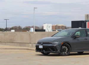 Recensione Volkswagen Golf R 2026:una hot hatch raffinata con prestazioni mature 