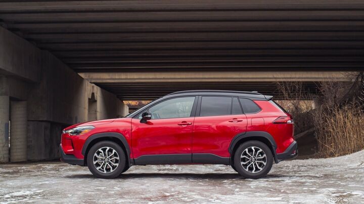 Subaru Crosstrek Hybrid vs Toyota Corolla Cross Hybrid:recensione di esperti e confronto affiancato 