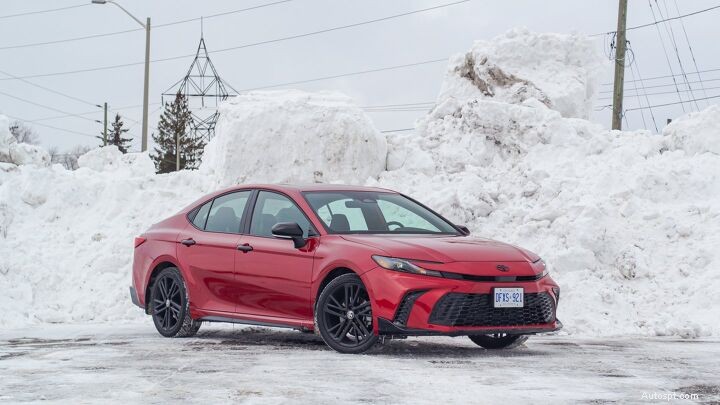 Resa dei conti tra le berline ibride:Toyota Camry, Honda Accord e Hyundai Sonata a confronto 