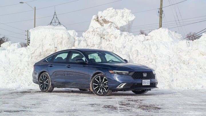 Resa dei conti tra le berline ibride:Toyota Camry, Honda Accord e Hyundai Sonata a confronto 