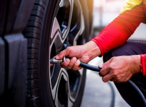 Guida esperta:gonfiaggio degli pneumatici per auto per sicurezza, efficienza e longevità 