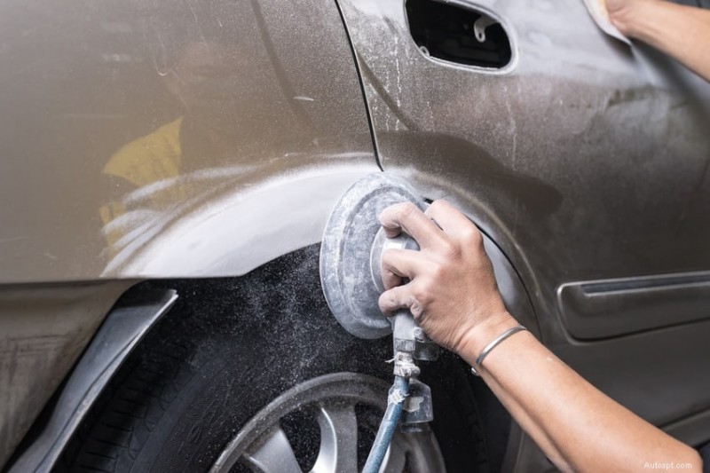 Guida passo passo:taglio, levigatura, primerizzazione e scelta della vernice giusta per la ristrutturazione dell auto 