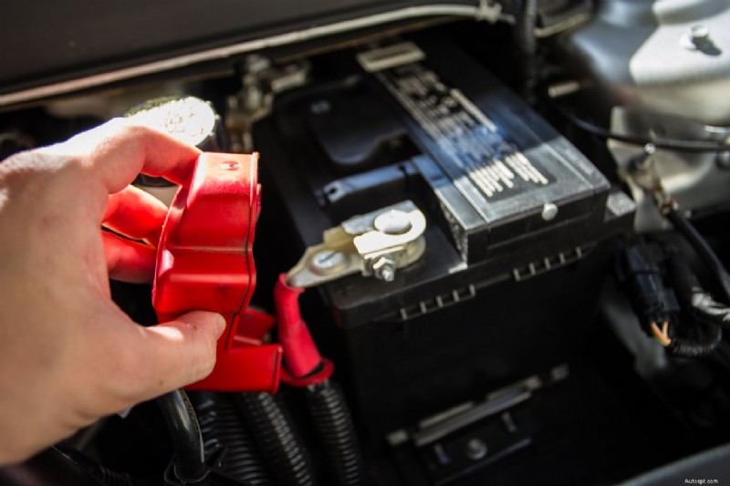 Come pulire i componenti elettrici della tua auto per una maggiore longevità 